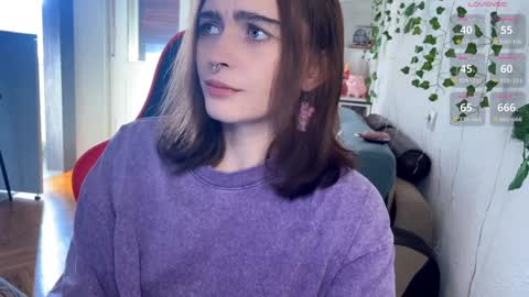 Snapshot of dorfmatratze_ chatting on February 6, 9:11 am Alice online show from February 6, 9:11 am