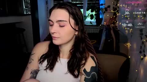 Snapshot of dorfmatratze_ chatting on October 2, 7:02 am Alice online show from October 2, 7:02 am