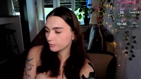 Snapshot of dorfmatratze_ chatting on October 4, 9:37 am Alice online show from October 4, 9:37 am