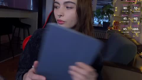 Snapshot of dorfmatratze_ chatting on February 14, 6:23 am Alice online show from February 14, 6:23 am