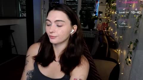 Snapshot of dorfmatratze_ chatting on September 17, 5:16 am Alice online show from September 17, 5:16 am