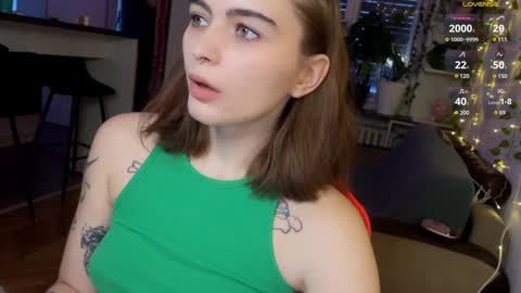 Snapshot of dorfmatratze_ chatting on December 25, 7:03 am Alice online show from December 25, 7:03 am