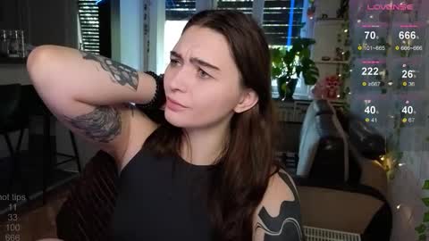 Snapshot of dorfmatratze_ chatting on October 26, 7:48 am Alice online show from October 26, 7:48 am