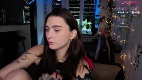 Snapshot of dorfmatratze_ chatting on October 1, 6:40 am Alice online show from October 1, 6:40 am