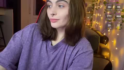 Snapshot of dorfmatratze_ chatting on March 6, 5:43 pm Alice online show from March 6, 5:43 pm