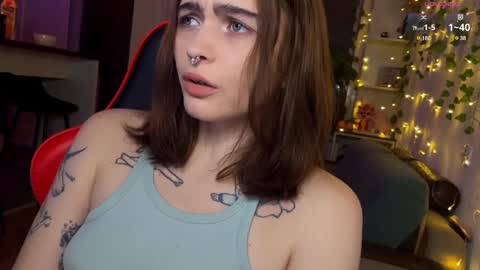 Snapshot of dorfmatratze_ chatting on February 18, 5:44 pm Alice online show from February 18, 5:44 pm