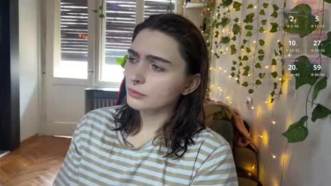 Snapshot of dorfmatratze_ chatting on February 24, 10:46 am Alice online show from February 24, 10:46 am