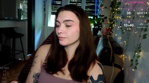 Snapshot of dorfmatratze_ chatting on October 15, 6:49 am Alice online show from October 15, 6:49 am