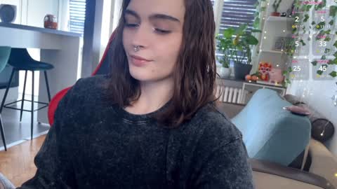 Snapshot of dorfmatratze_ chatting on February 4, 10:10 am Alice online show from February 4, 10:10 am