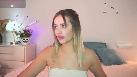 Snapshot of dorretangel chatting on October 21, 10:41 am Amy online show from October 21, 10:41 am