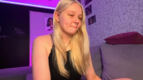 Snapshot of dory_liss chatting on October 23, 12:22 pm dory_liss online show from October 23, 12:22 pm