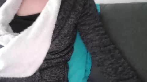 Douce Elsa online show from March 8, 2:27 pm