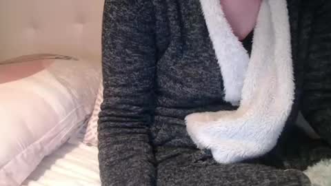 Douce Elsa online show from March 9, 6:11 pm