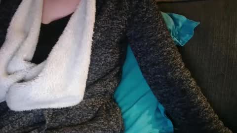 Douce Elsa online show from February 11, 6:44 pm