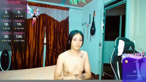 Snapshot of dream__girls69944 chatting on February 5, 8:43 am sharon online show from February 5, 8:43 am