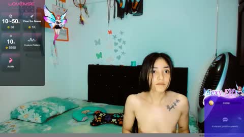 Snapshot of dream__girls69944 chatting on December 28, 11:19 am sharon online show from December 28, 11:19 am