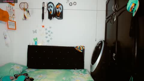 Snapshot of dream__girls69944 chatting on January 8, 9:10 am sharon online show from January 8, 9:10 am