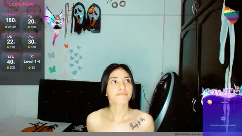 Snapshot of dream__girls69944 chatting on December 16, 9:35 am sharon online show from December 16, 9:35 am