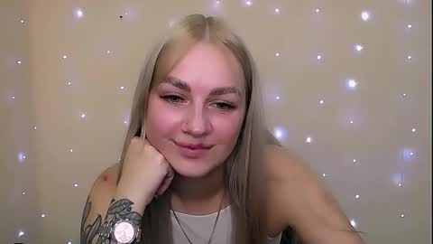dream_dolly_ online show from September 17, 1:20 pm