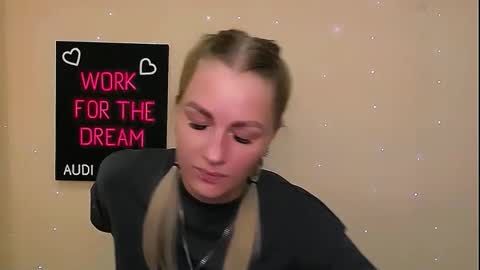 dream_dolly_ online show from September 9, 4:29 pm