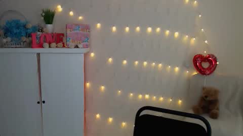 Snapshot of dream_mari chatting on September 19, 7:29 am Mari online show from September 19, 7:29 am