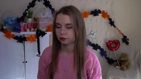 Snapshot of dream_mari chatting on November 2, 9:12 am Mari online show from November 2, 9:12 am