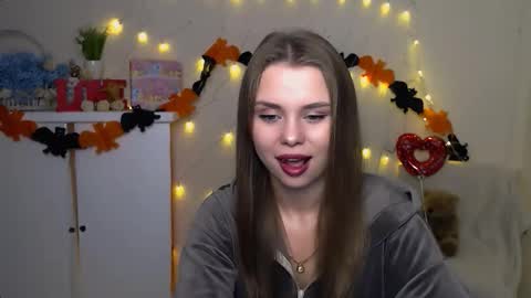 Snapshot of dream_mari chatting on October 15, 5:54 am Mari online show from October 15, 5:54 am