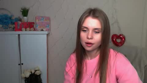 Snapshot of dream_mari chatting on October 1, 10:53 am Mari online show from October 1, 10:53 am