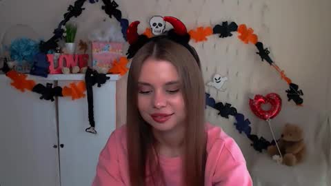 Snapshot of dream_mari chatting on October 31, 11:25 am Mari online show from October 31, 11:25 am