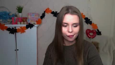 Snapshot of dream_mari chatting on October 11, 9:03 am Mari online show from October 11, 9:03 am