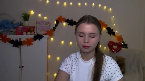 Snapshot of dream_mari chatting on October 20, 6:38 am Mari online show from October 20, 6:38 am