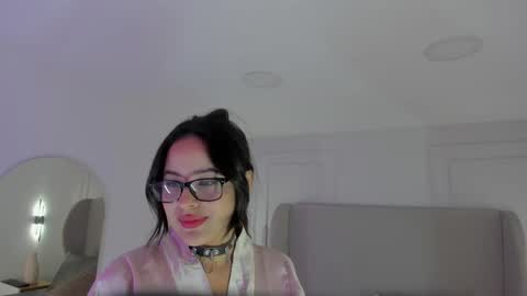 Snapshot of dream_nena chatting on October 3, 4:17 am N E N A  online show from October 3, 4:17 am