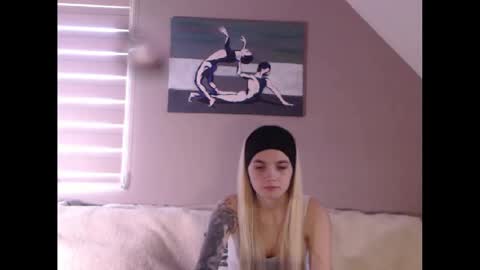 Snapshot of dreamcatcherfantasy chatting on January 7, 7:20 am A girl online show from January 7, 7:20 am