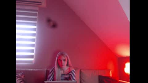 A girl online show from December 18, 8:30 am