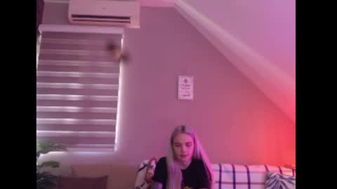 A girl online show from April 8, 7:21 am