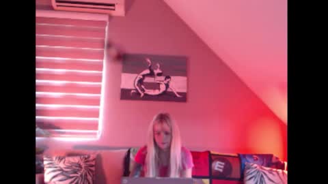 A girl online show from October 11, 7:46 am