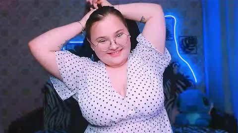 dreamforyoue2 online show from October 9, 7:40 pm