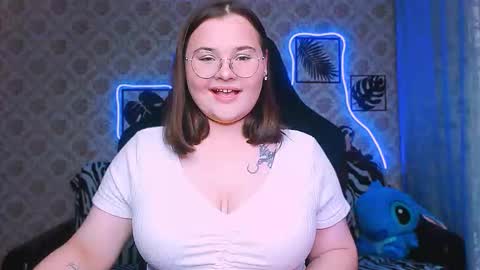 dreamforyoue2 online show from October 15, 7:38 pm