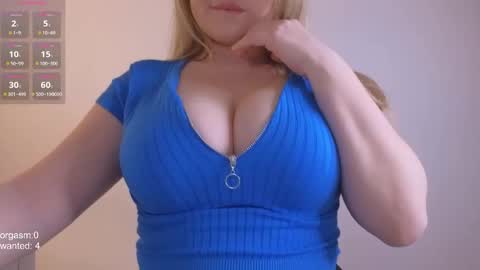 Snapshot of dreamsweetgirl chatting on January 16, 9:19 pm Celine online show from January 16, 9:19 pm
