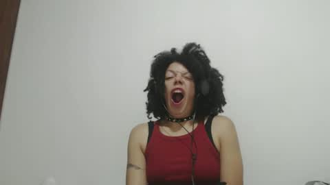 Snapshot of dreamylatina chatting on February 11, 2:03 am DreamyLatina online show from February 11, 2:03 am