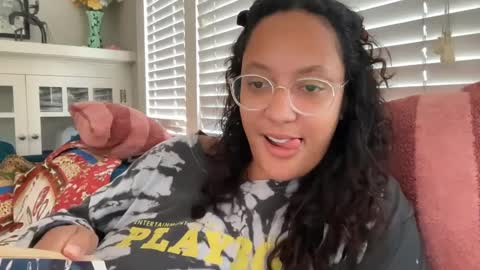 Snapshot of dreamyriri chatting on September 24, 3:55 pm RIRI OR DREAMY online show from September 24, 3:55 pm