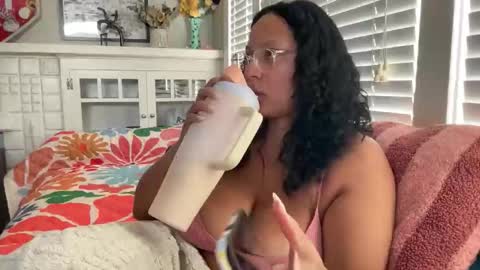 Snapshot of dreamyriri chatting on November 1, 8:57 pm RIRI OR DREAMY online show from November 1, 8:57 pm