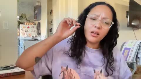 Snapshot of dreamyriri chatting on October 4, 3:27 pm RIRI OR DREAMY online show from October 4, 3:27 pm