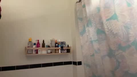 Snapshot of dreamyriri chatting on October 15, 11:29 pm RIRI OR DREAMY online show from October 15, 11:29 pm