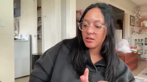 RIRI OR DREAMY online show from January 6, 10:02 pm