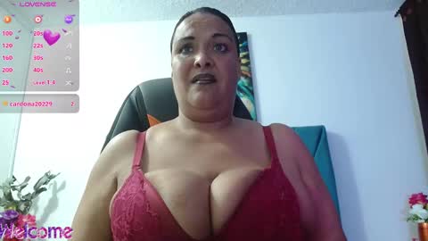 Snapshot of dubraska1 chatting on December 10, 9:43 pm Dubraska online show from December 10, 9:43 pm