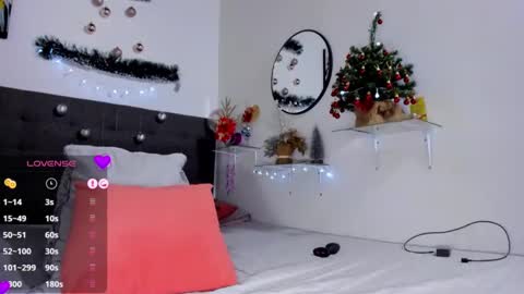 Snapshot of dulccemariaa chatting on December 5, 11:29 pm Dulce Maria online show from December 5, 11:29 pm