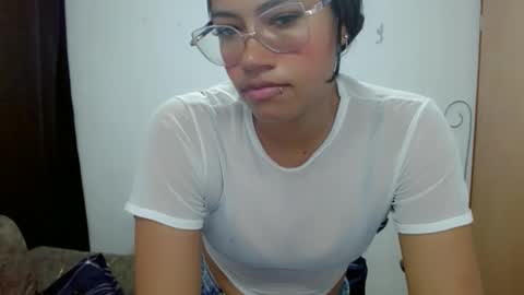 dulce2415 online show from April 19, 3:06 am