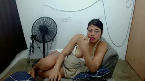 dulce2415 online show from May 9, 2:46 am