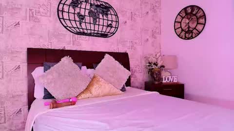 DULCE  online show from February 3, 12:32 pm